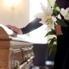 家族葬とは？　葬儀の流れ・基礎知識と注意点