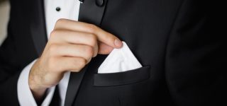 結婚式に適した服装で参列しましょう