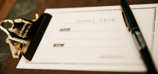 結婚式の受付をしてくれた方に対するお礼の仕方