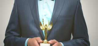 受賞のお祝いとそのお返し